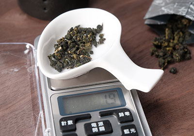 [開箱] 迷你隨身型電子秤，內建多種單位可切換，同時還能扣除容器重量