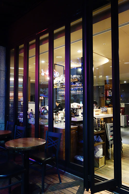 梅問題-食記-下午茶-《QAFE Room》藏身在信義區的精品飯店咖啡廳，越夜越有fu！