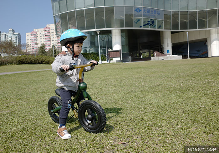 梅問題-[開箱] 來自台灣的平衡車rollybike 二合一滑步車，同時也是腳踏車