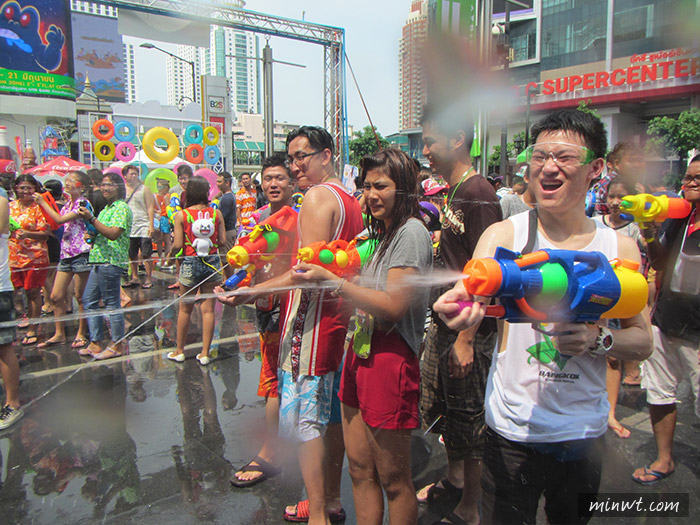 梅問題-《泰國曼谷自助》泰國潑水節要帶什麼相機