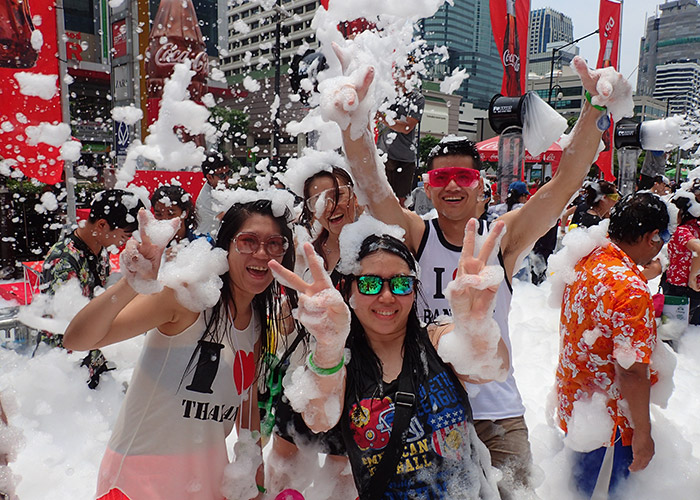 《泰國曼谷自助》曼谷潑水節CentralWorld—時尚歡樂潑水泡沫趴