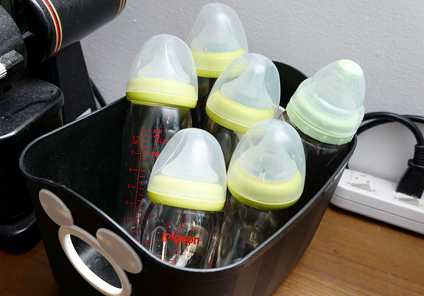 淘汰舊的奶瓶別丟！奶瓶變量杯不但耐熱且刻度清楚，用來測量容量恰到好處