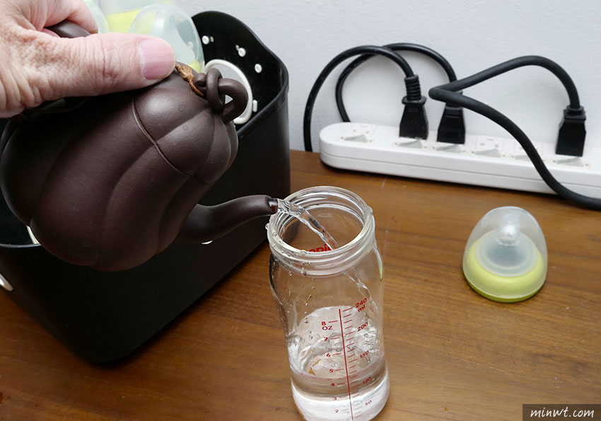 梅問題-不用奶瓶別丟！不但耐熱且刻度清楚用來測量水量恰到好處