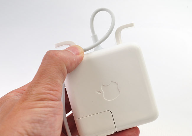 梅問題-MAC教學-你還在這樣收MACBook充電線嗎?