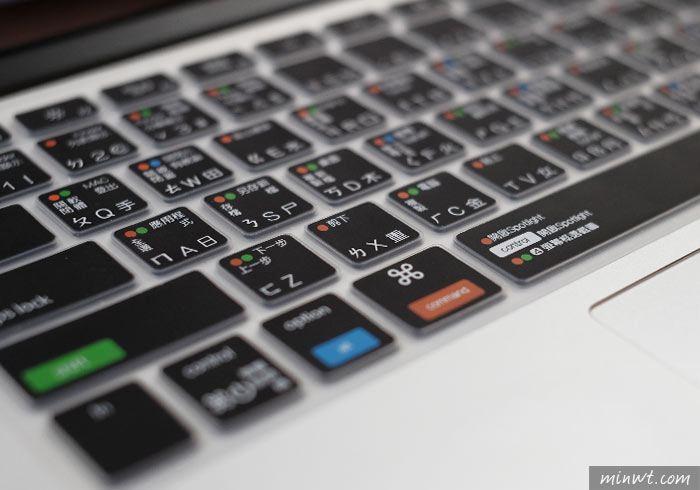 [開箱] Macbook專用鍵盤膜CrystalGuardMB，不但有注音、倉頡字根還有功能提示