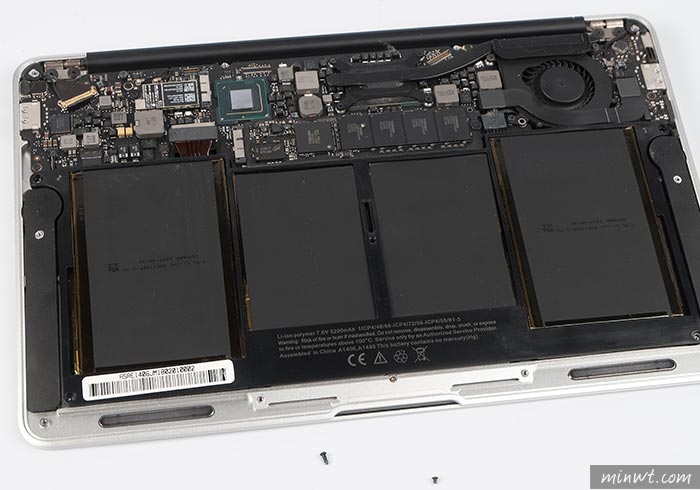 梅問題－Macbook Air 電池膨脹，自換電池一點也不難
