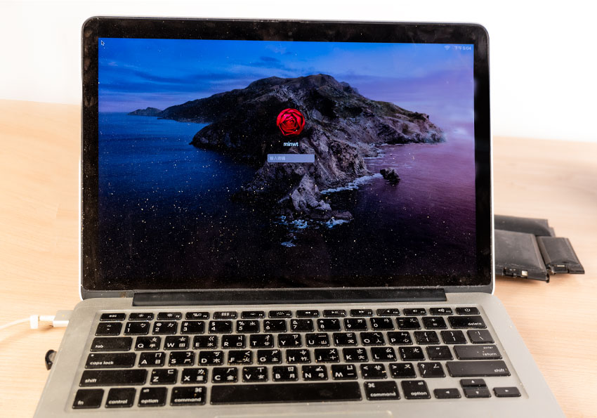 如何自行拆除老舊MacBook Pro膨脹電池，讓它成為桌機使用