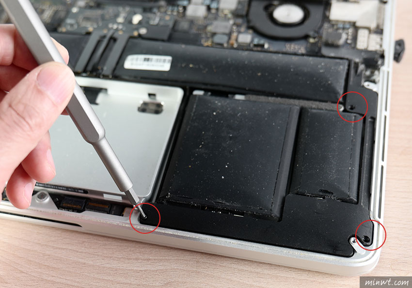 梅問題-如何拆除老舊MacBook Pro膨脹電池，讓它成為桌機使用