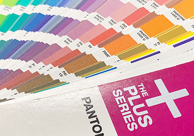 線上PANTONE色號查詢器，並轉換成CMYK、RGB、網頁色碼，同時還有配色組合可參考